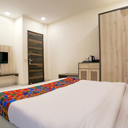 Fabhotel Ab Inn Huda City Center คูร์เคาน์ ภายนอก รูปภาพ