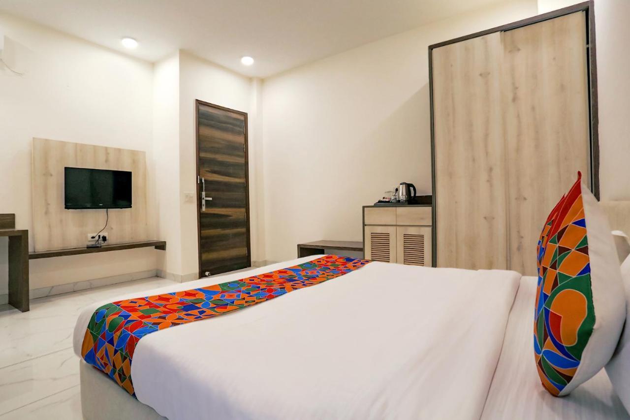 Fabhotel Ab Inn Huda City Center คูร์เคาน์ ภายนอก รูปภาพ