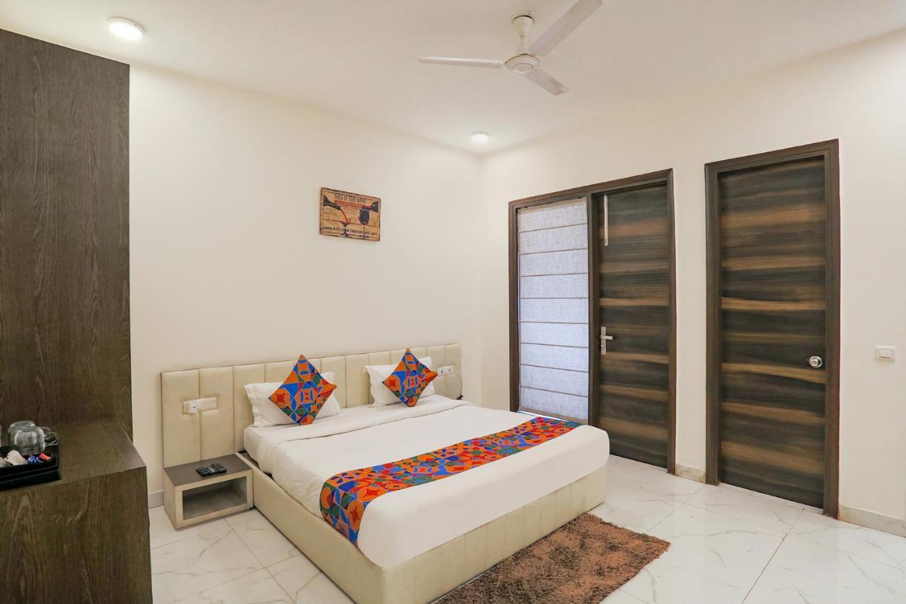 Fabhotel Ab Inn Huda City Center คูร์เคาน์ ภายนอก รูปภาพ