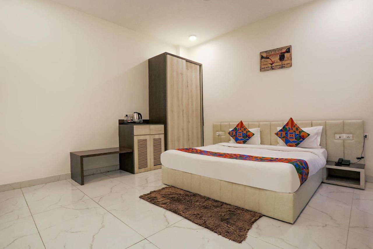 Fabhotel Ab Inn Huda City Center คูร์เคาน์ ภายนอก รูปภาพ