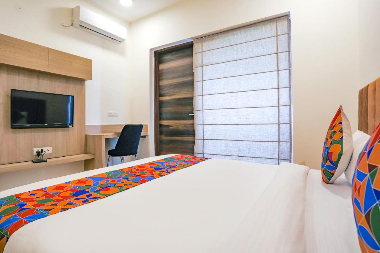 Fabhotel Ab Inn Huda City Center คูร์เคาน์ ภายนอก รูปภาพ