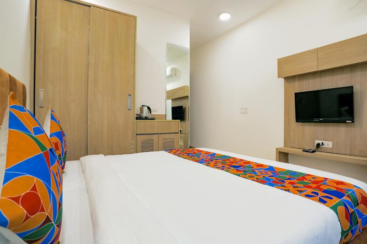 Fabhotel Ab Inn Huda City Center คูร์เคาน์ ภายนอก รูปภาพ
